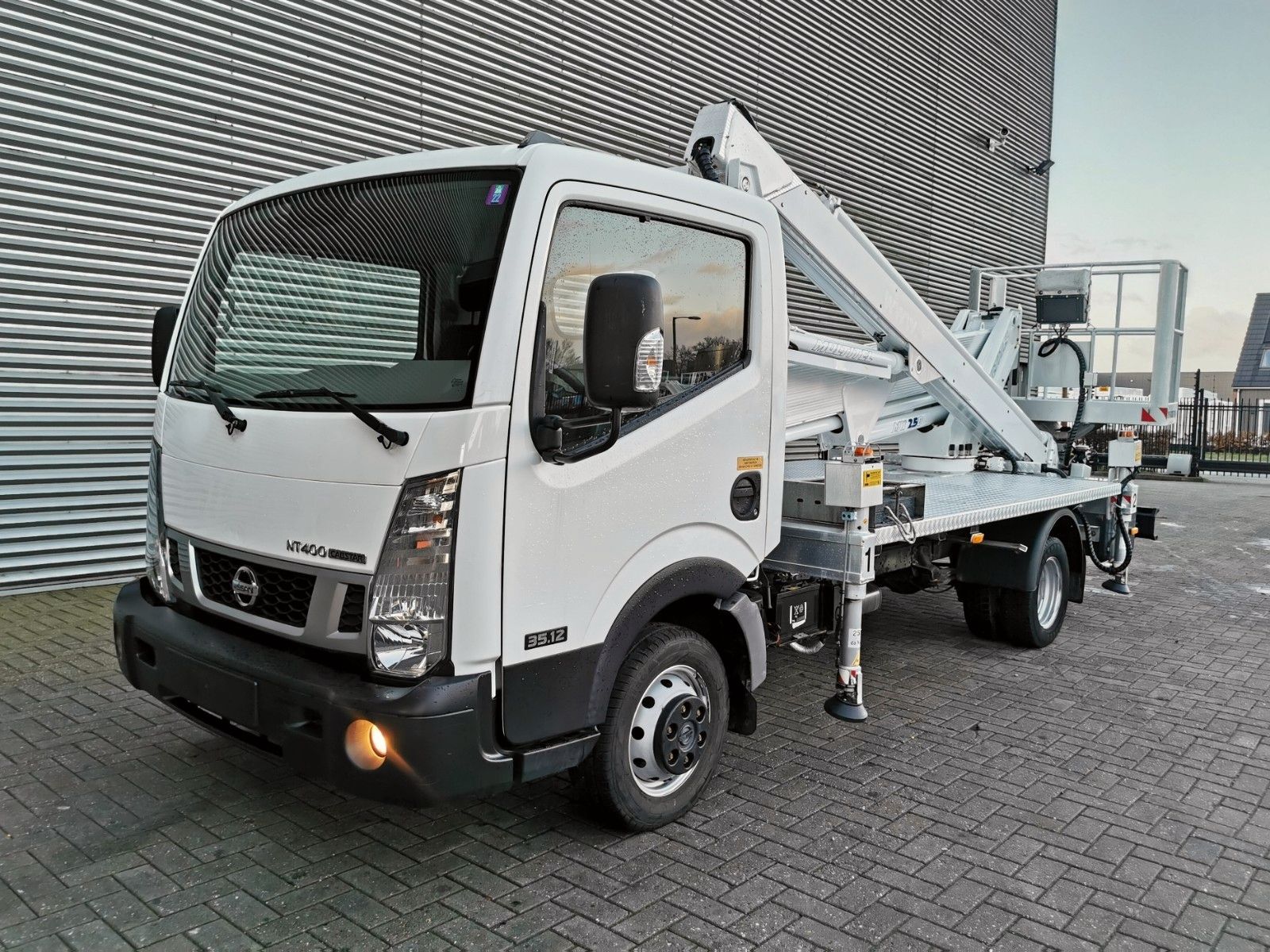 Nissan Cabstar NT 35.12 Emelőkosaras 25,4m bucket truck