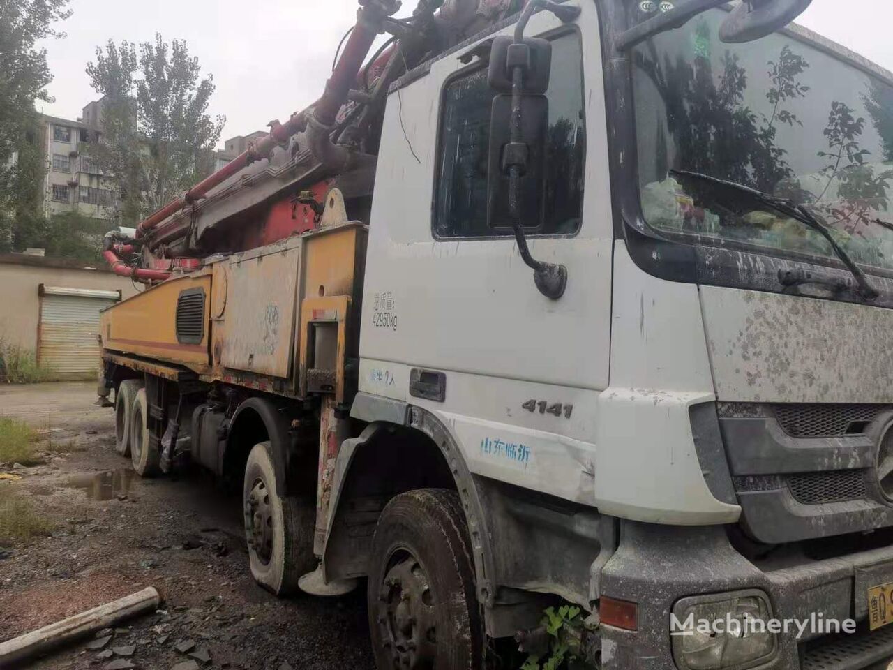 Putzmeister M56   on chassis Mercedes-Benz concrete pump