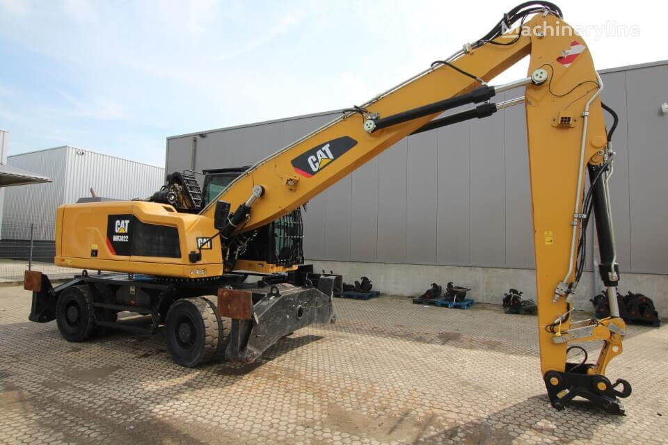 Caterpillar MH3022 material handler