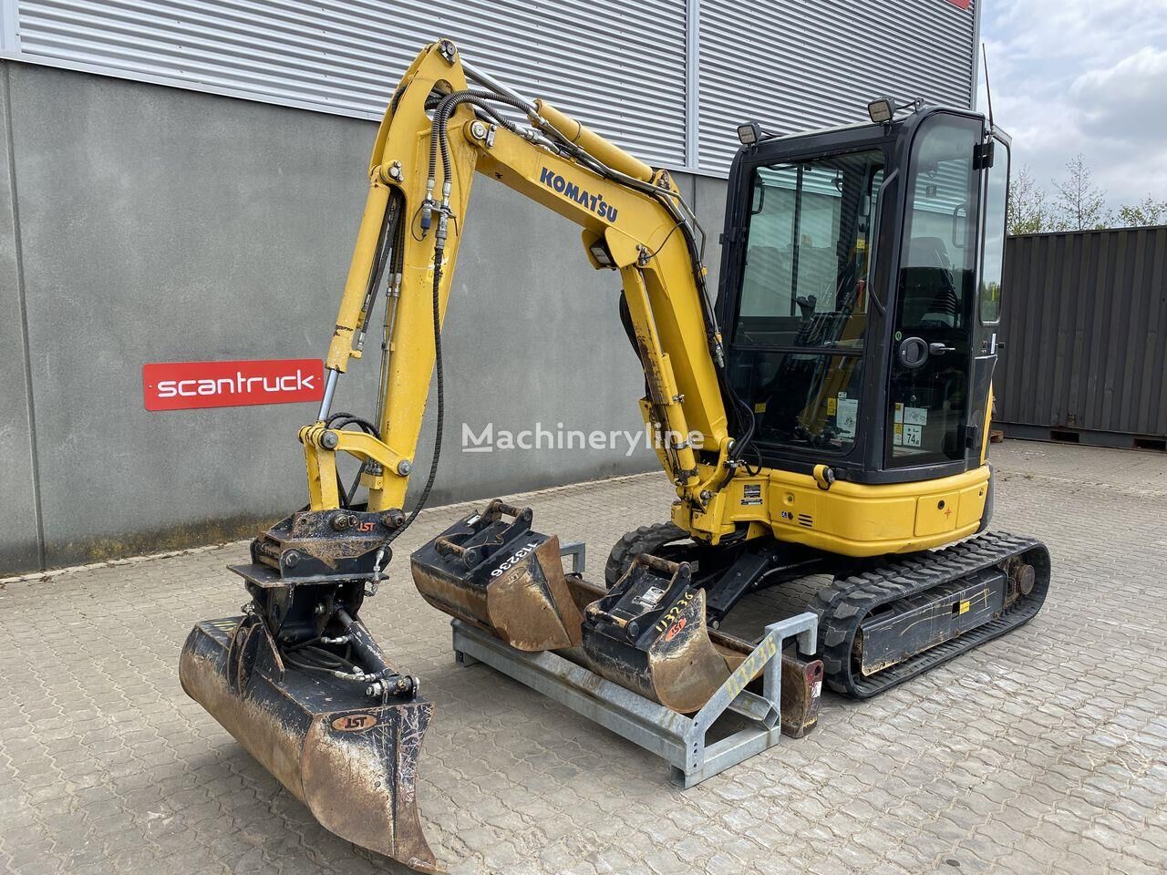 Komatsu PC22MR-3 mini excavator