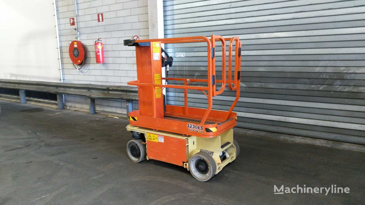 JLG 1230ES scissor lift