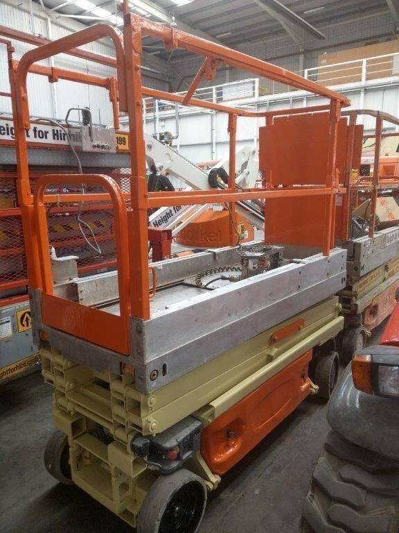 JLG ES 1930 scissor lift