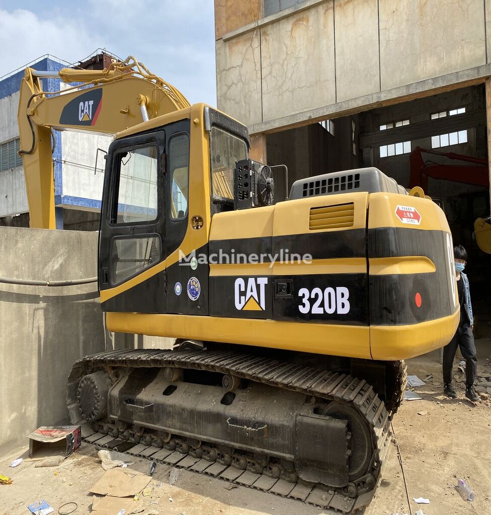 Caterpillar 320B tracked excavator