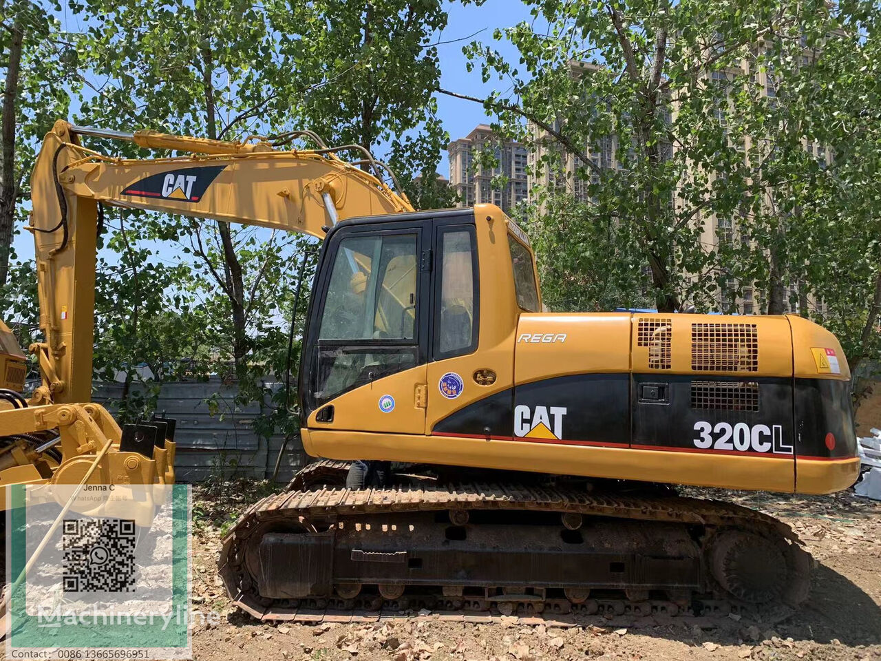 Caterpillar 320CL tracked excavator