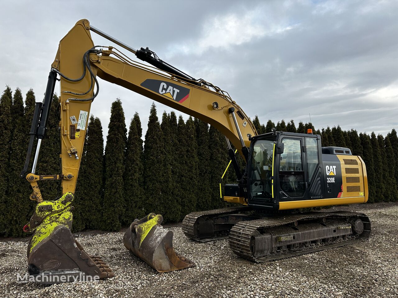 Caterpillar 320EL tracked excavator