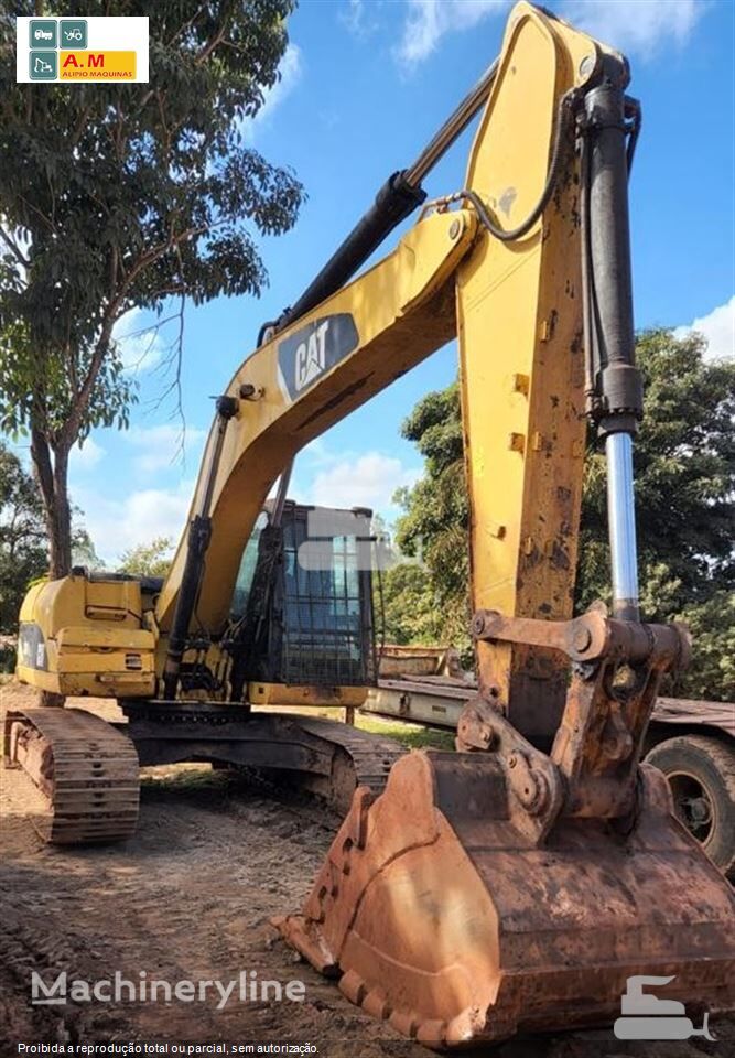 Caterpillar 323D tracked excavator