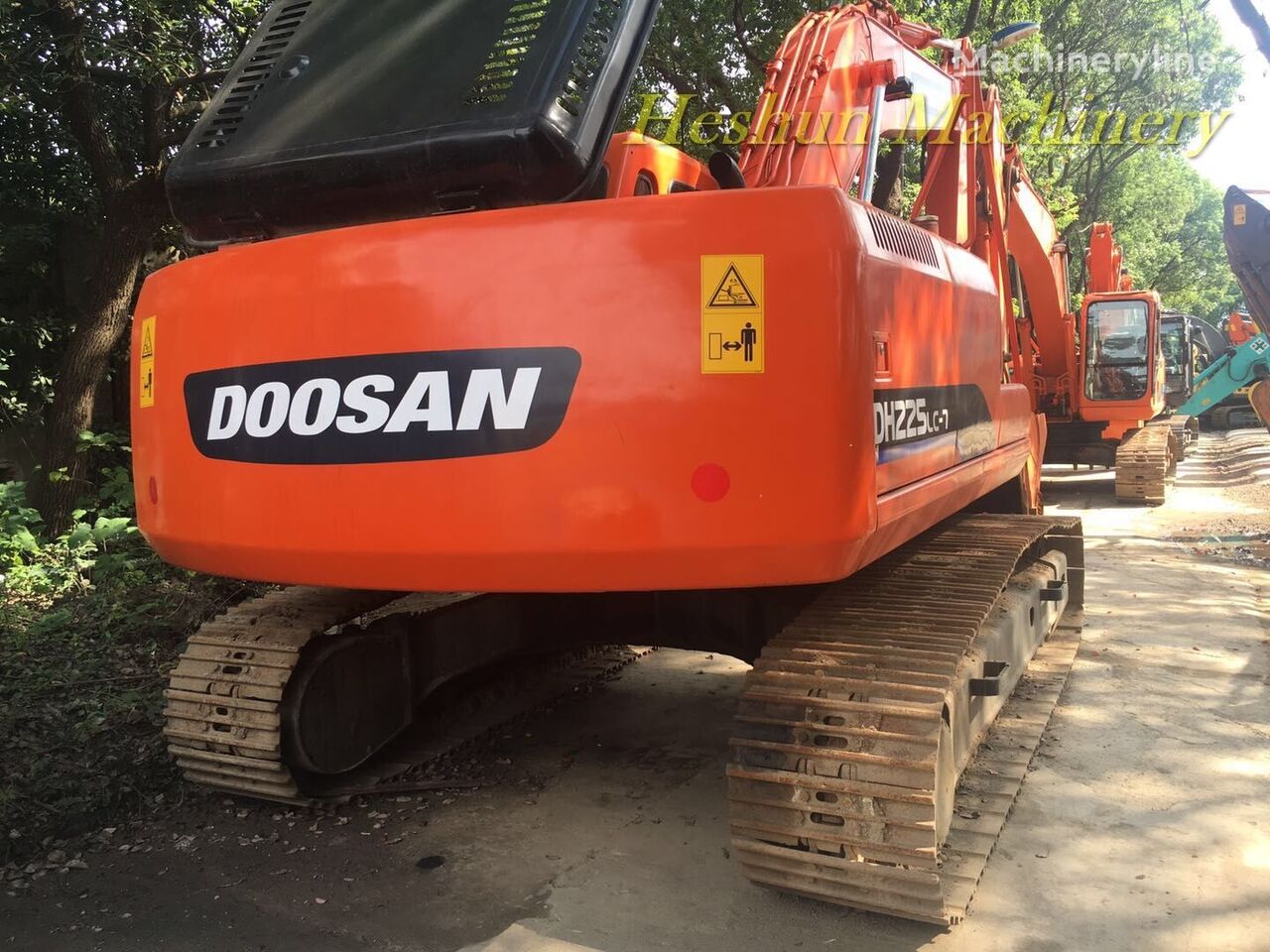 DOOSAN DH225 tracked excavator