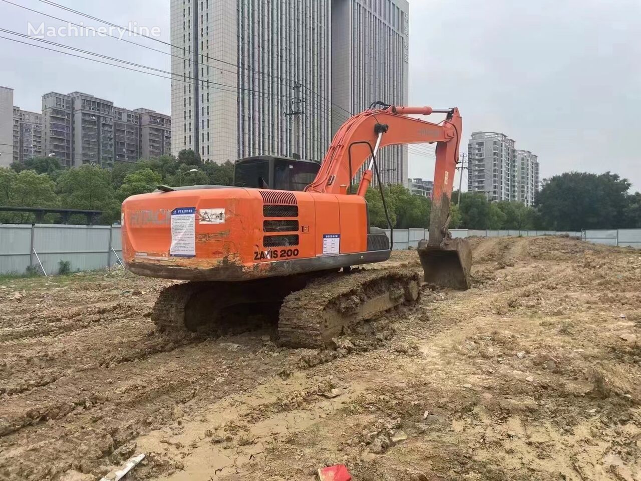Hitachi ZX200-5G tracked excavator
