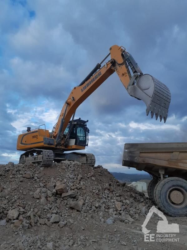 Liebherr R 950 SHD SME tracked excavator