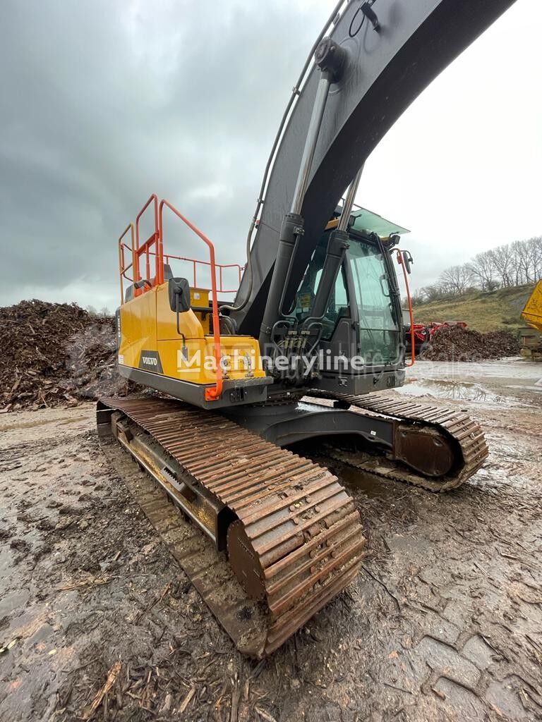 Volvo EC220LC tracked excavator