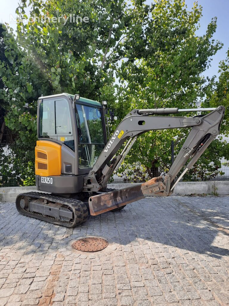 Volvo ERC25D tracked excavator