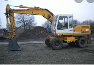 Liebherr R900 wheel excavator