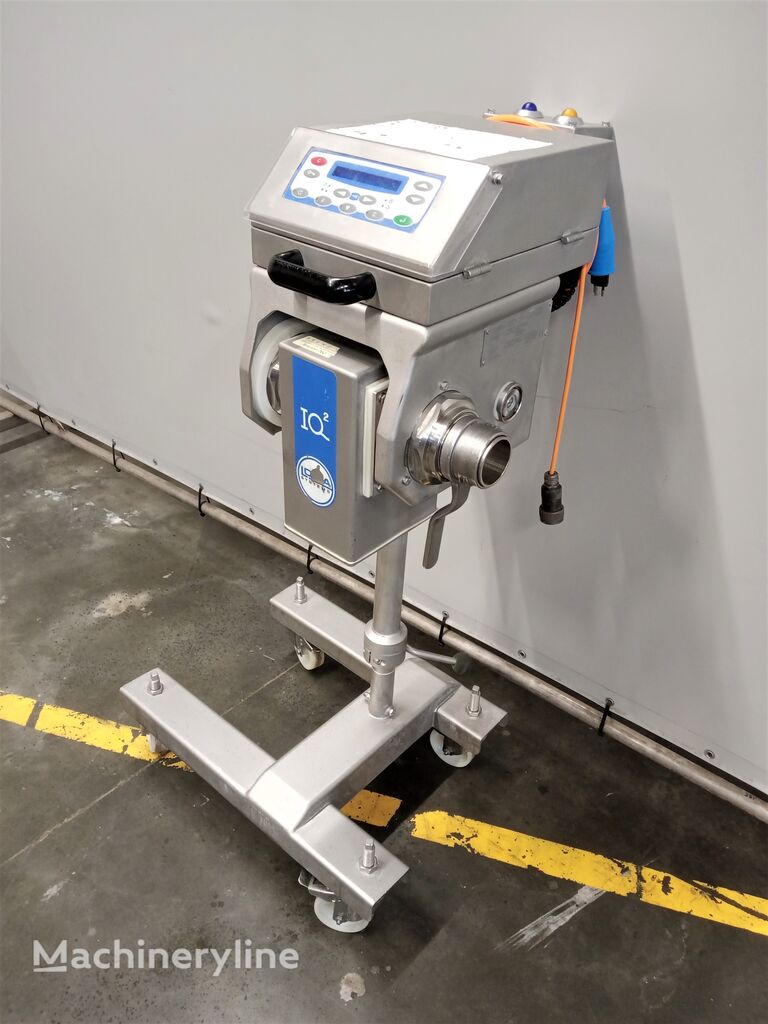 Loma IQ2 industrial metal detector