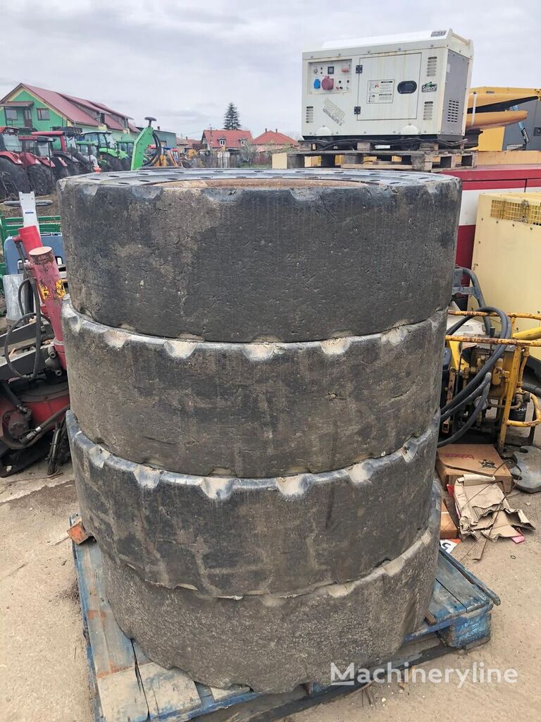 Solid construction equipment tire